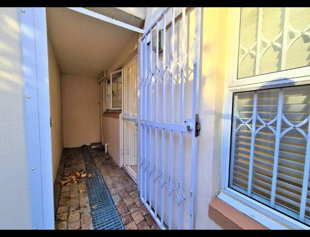 2 bed property to rent in RONDEBOSCH